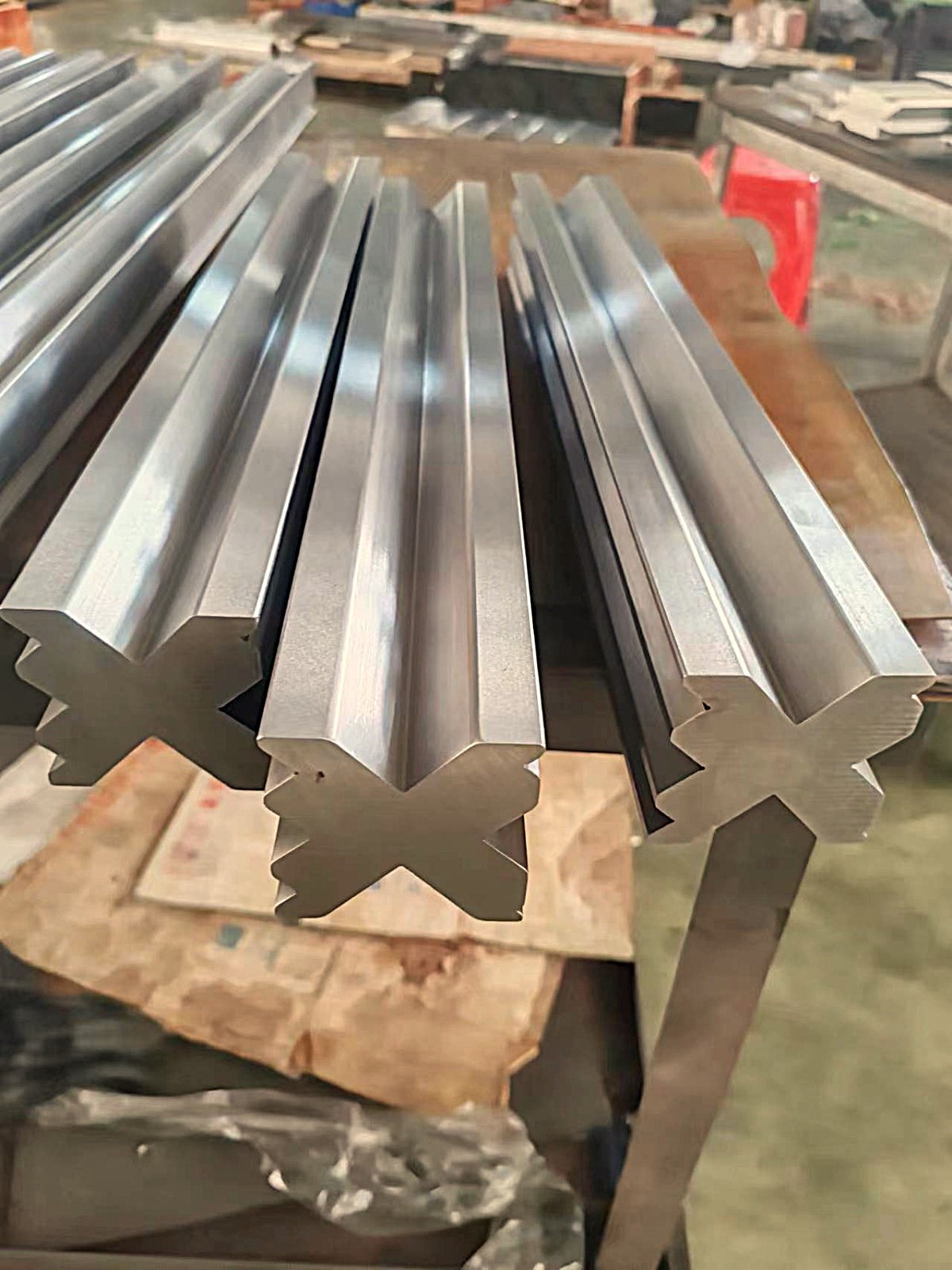 Пуансон и матрица к листогибам